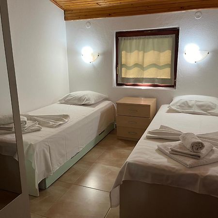 Holiday Home Bratica ウルツィニ エクステリア 写真