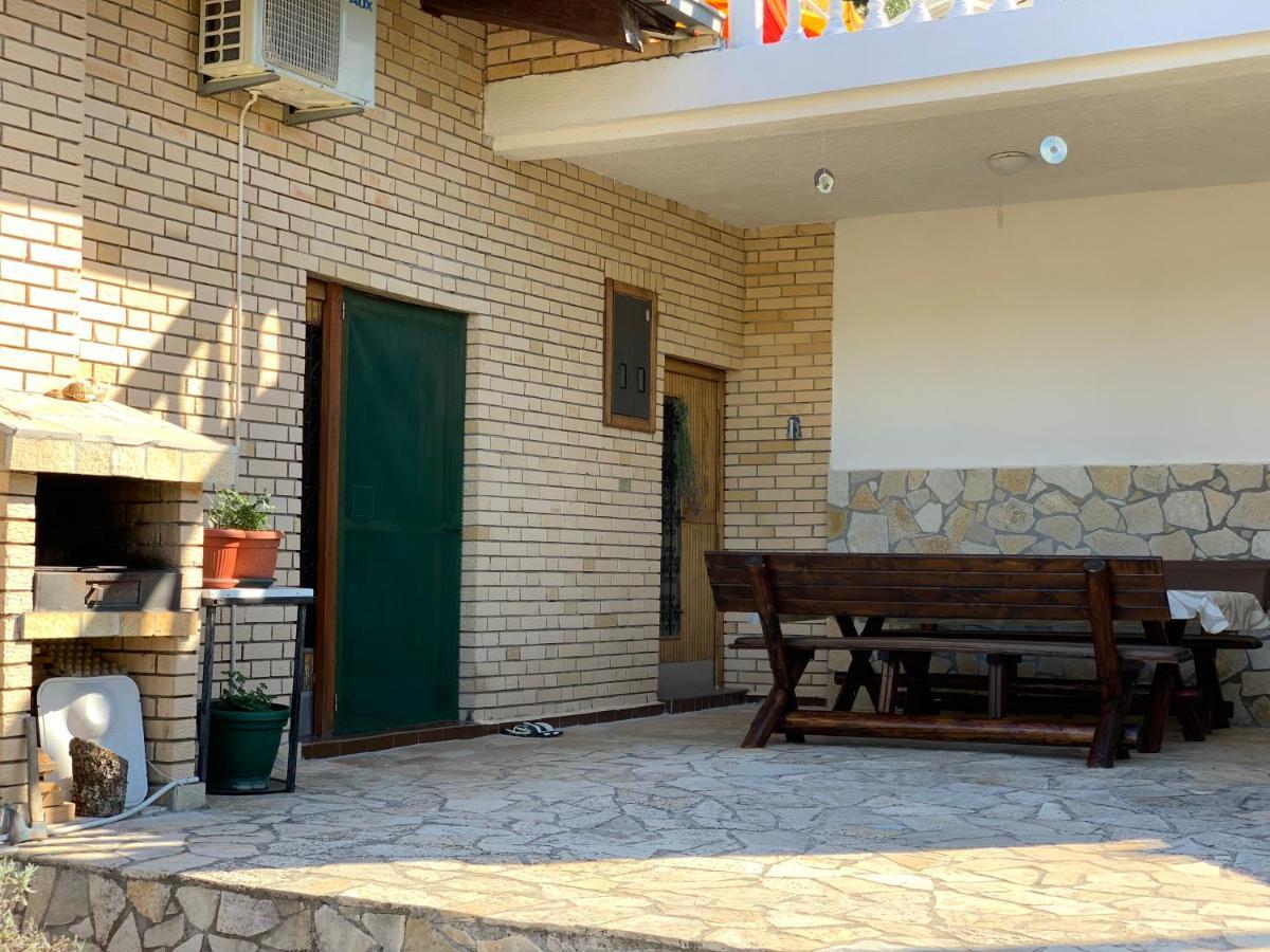 Holiday Home Bratica ウルツィニ エクステリア 写真