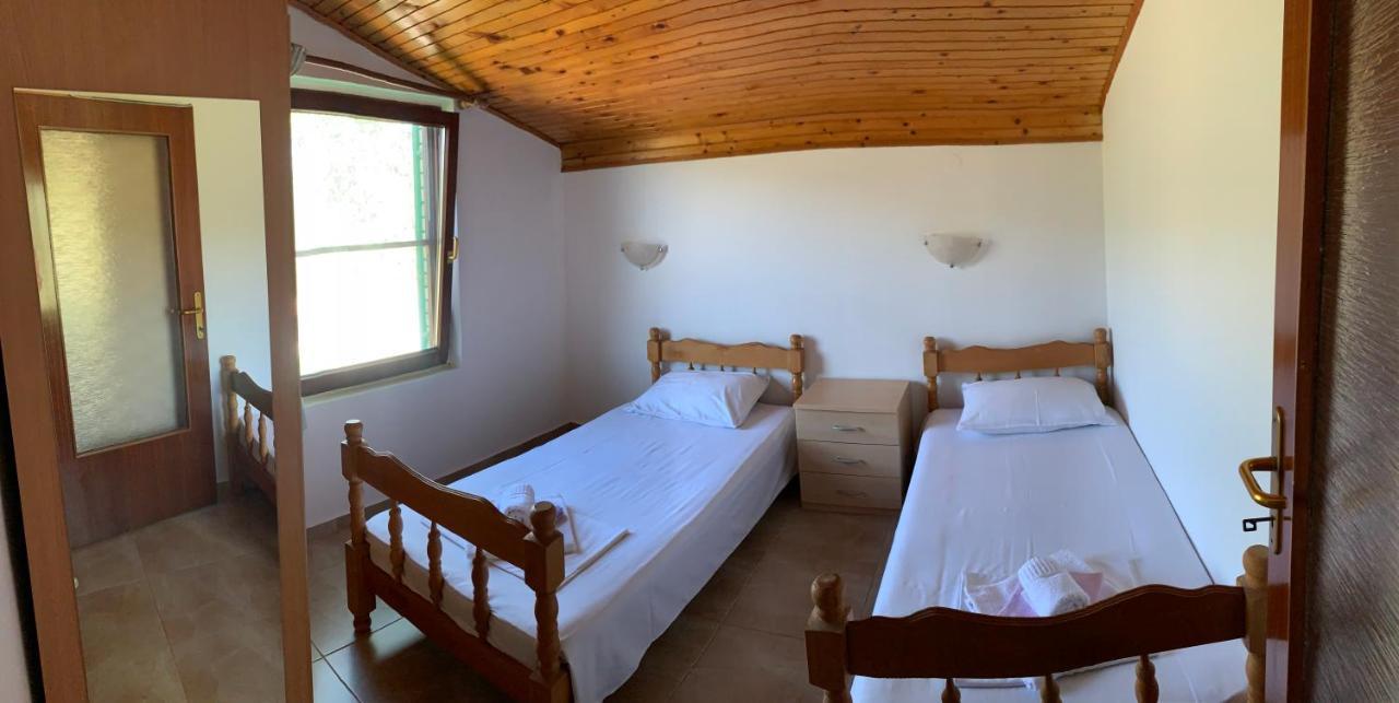 Holiday Home Bratica ウルツィニ エクステリア 写真