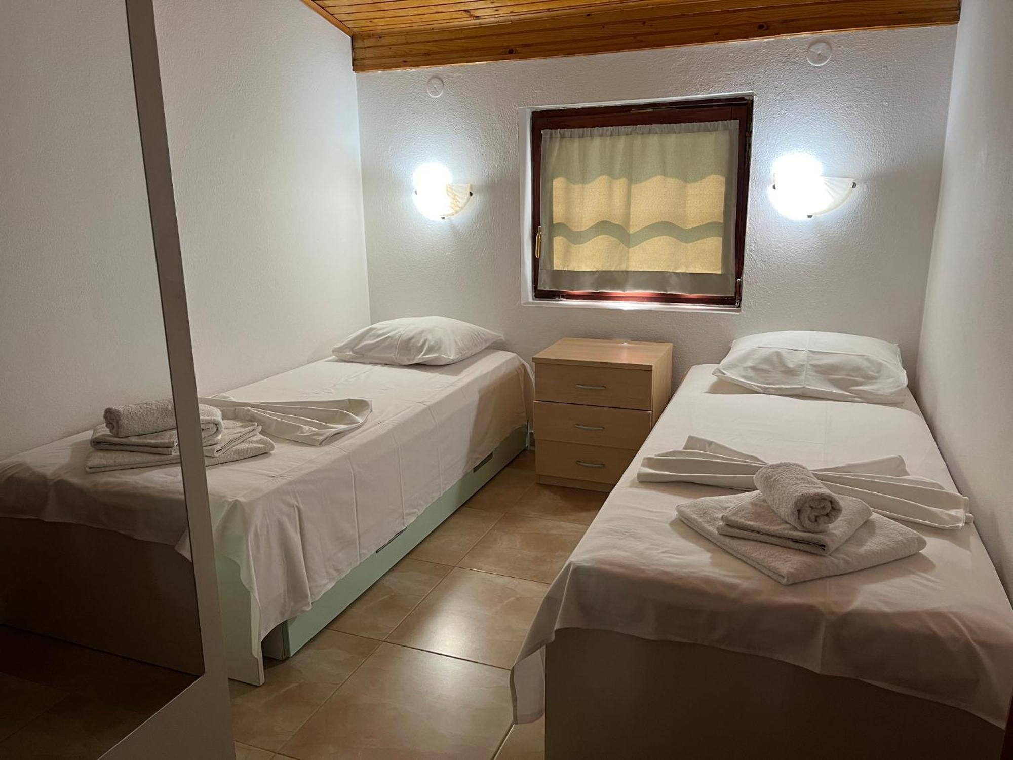 Holiday Home Bratica ウルツィニ エクステリア 写真